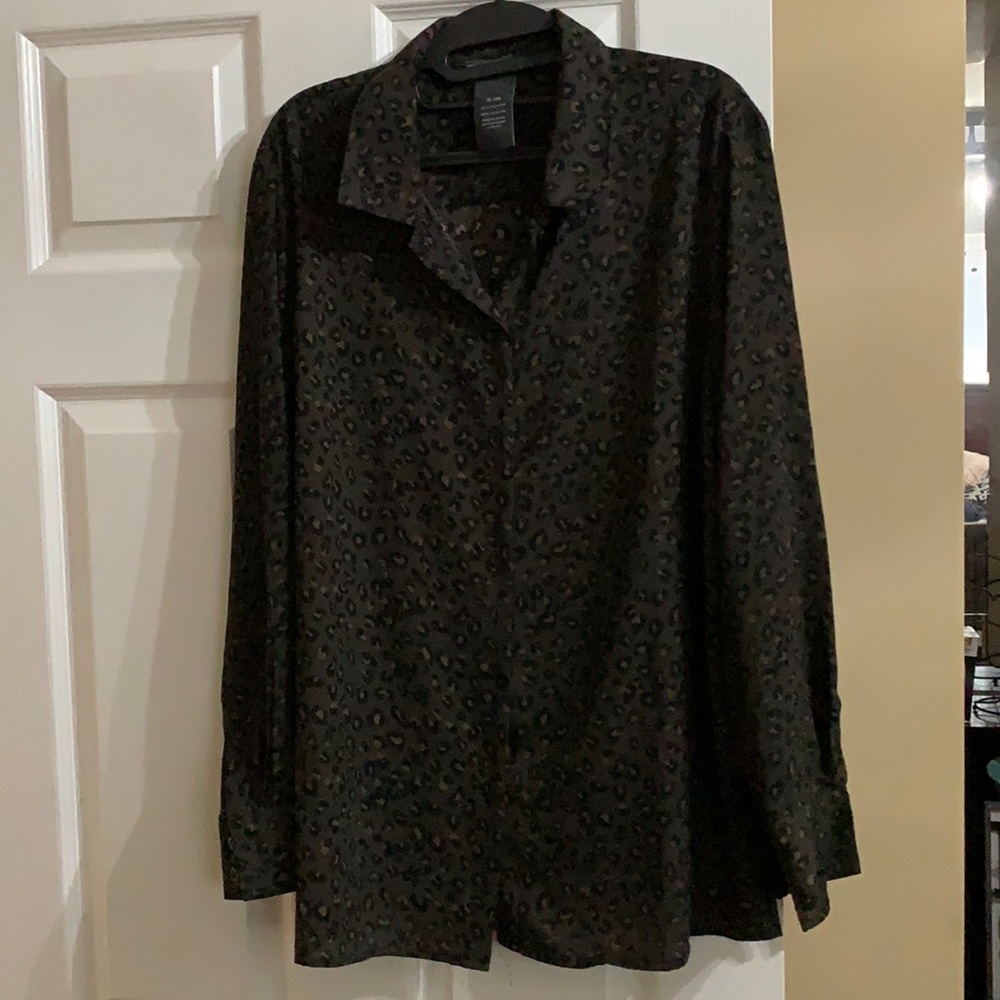 Chelsea & Theodore long sleeve blouse